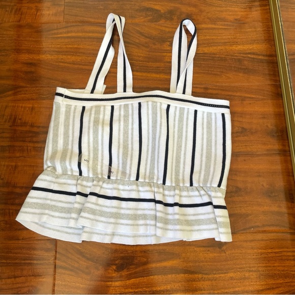 NWT beautiful banana republic top
Size S - Picture 3 of 6